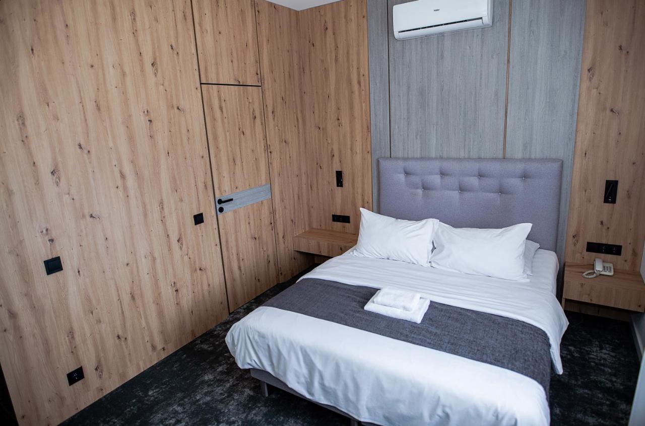 Hotel Tomas โชเล ภายนอก รูปภาพ