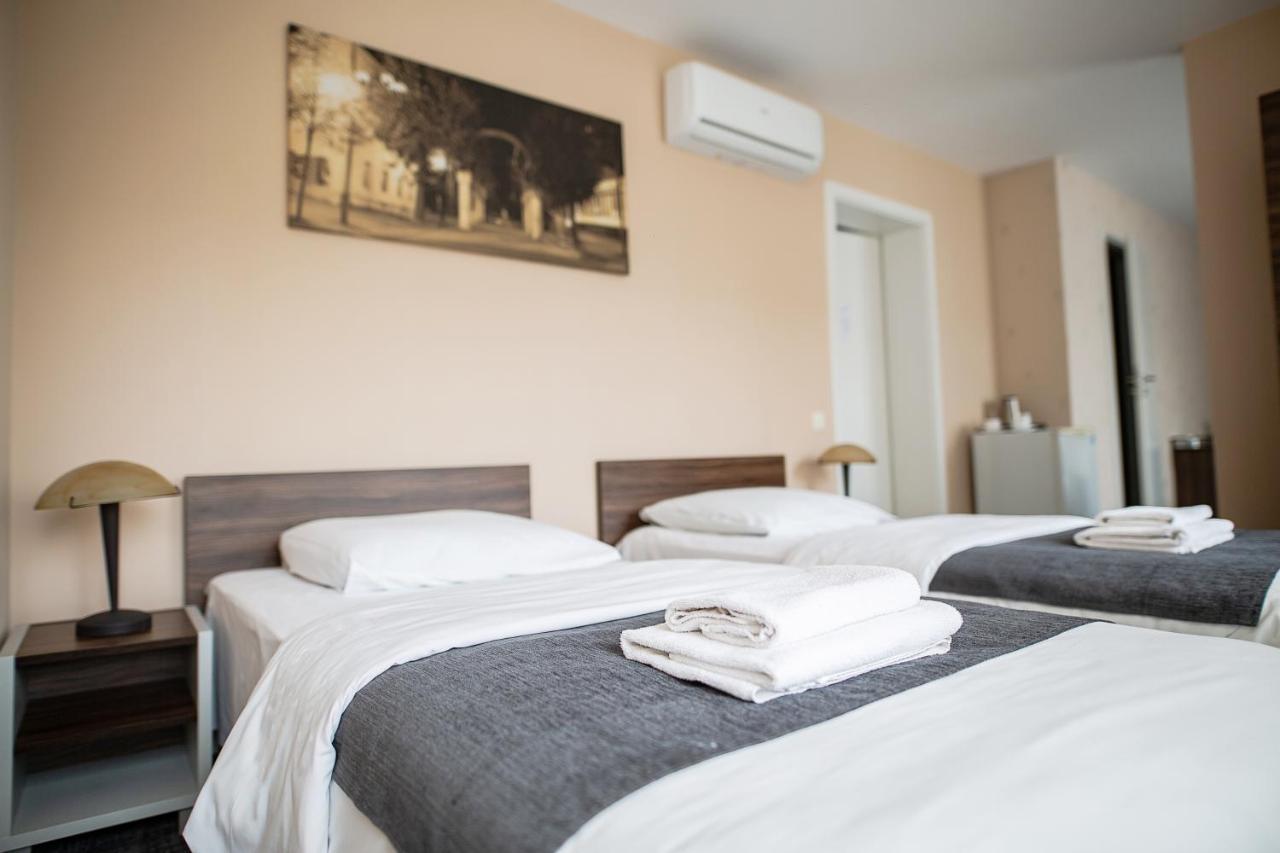 Hotel Tomas โชเล ภายนอก รูปภาพ