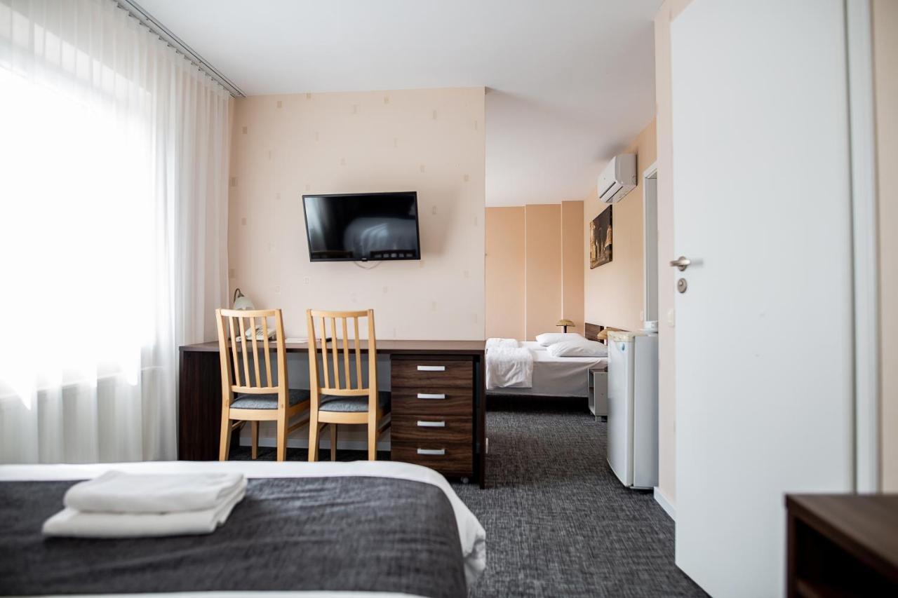 Hotel Tomas โชเล ภายนอก รูปภาพ