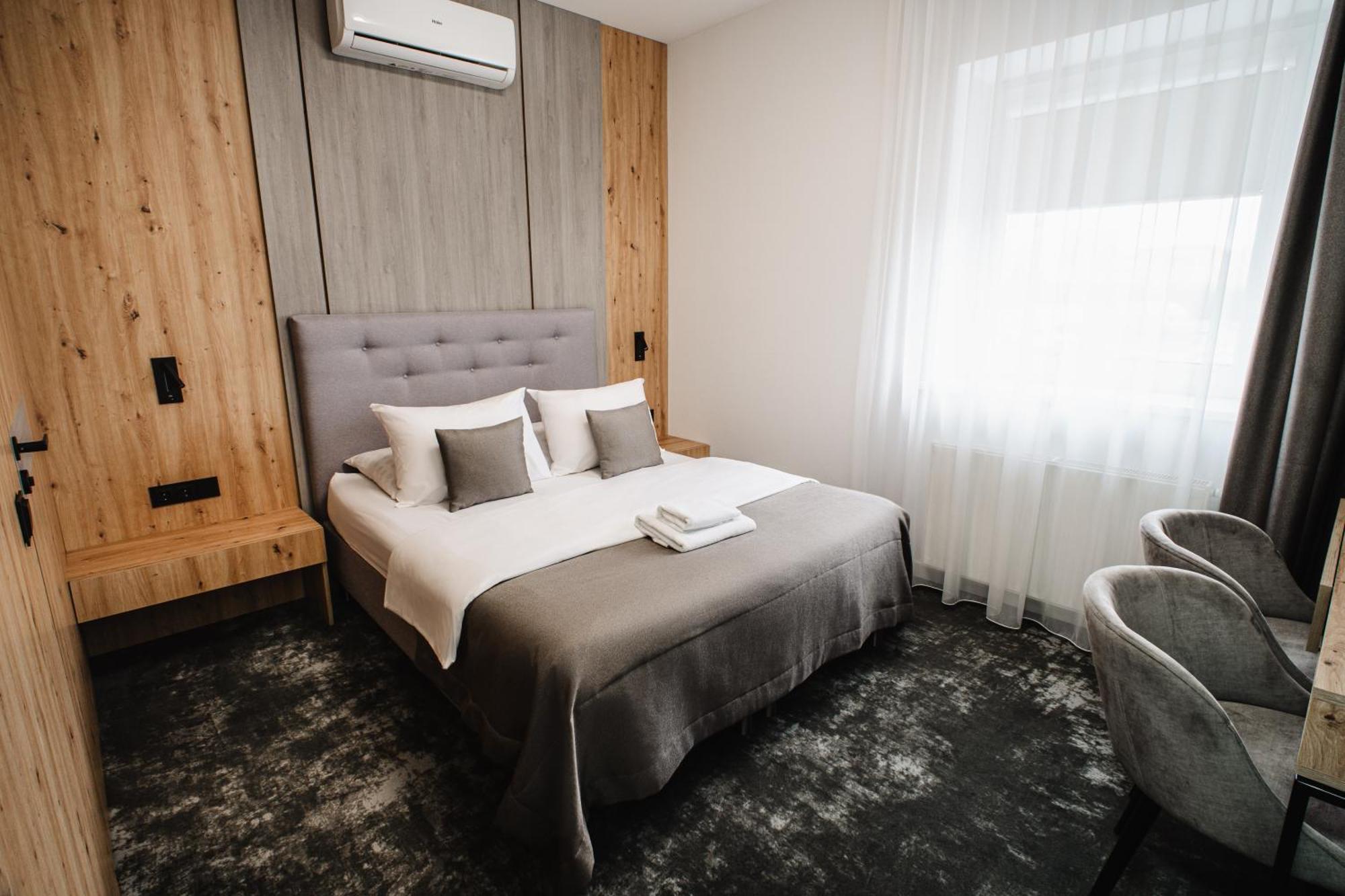 Hotel Tomas โชเล ภายนอก รูปภาพ