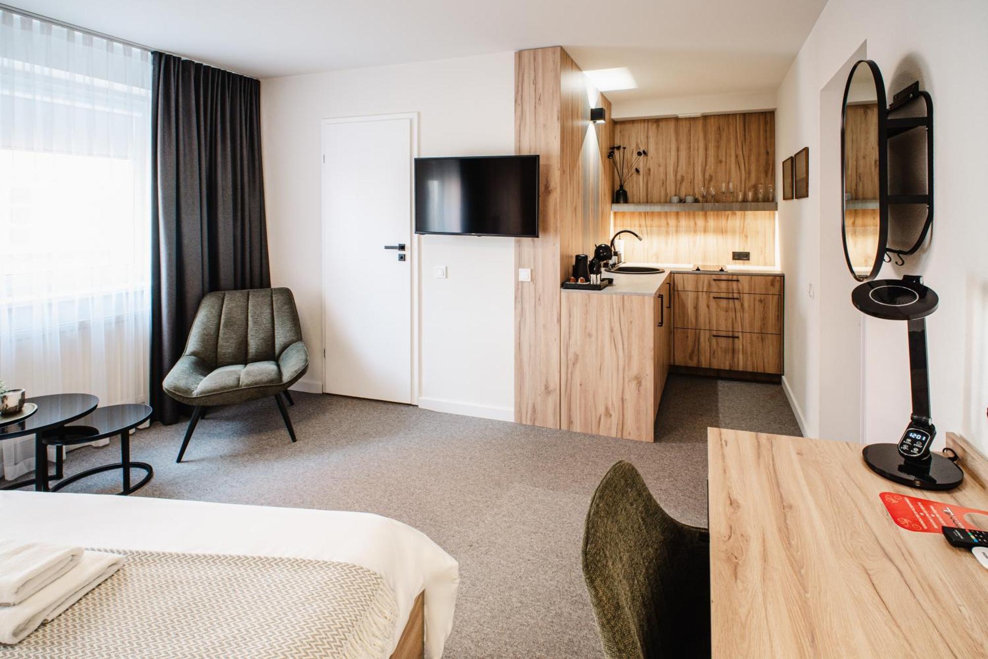 Hotel Tomas โชเล ภายนอก รูปภาพ
