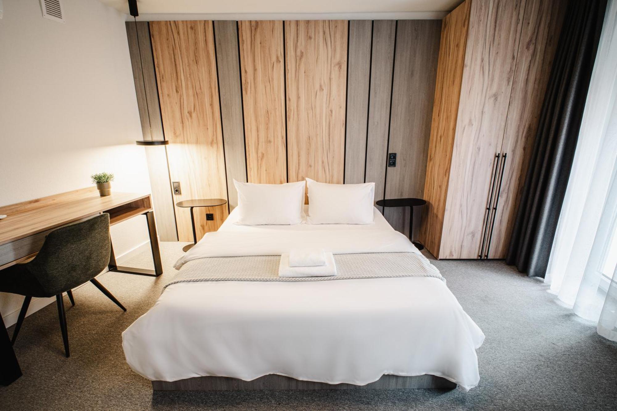 Hotel Tomas โชเล ภายนอก รูปภาพ