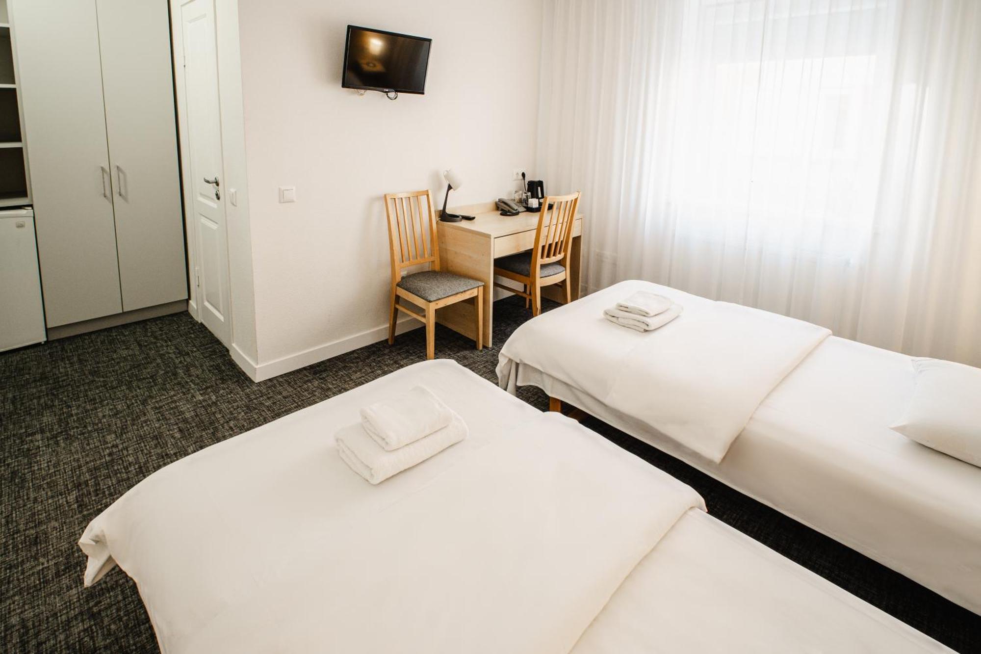Hotel Tomas โชเล ภายนอก รูปภาพ